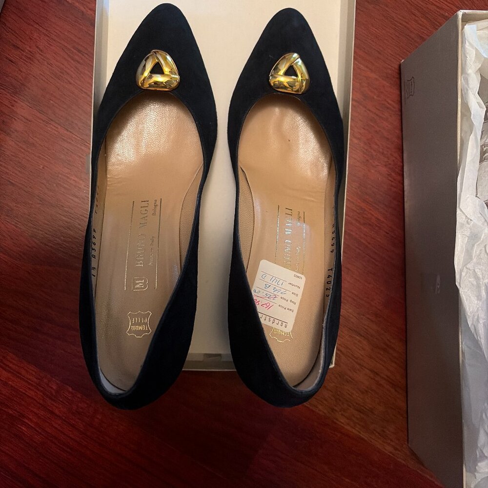Vintage Bruno Magli suede navy pumps